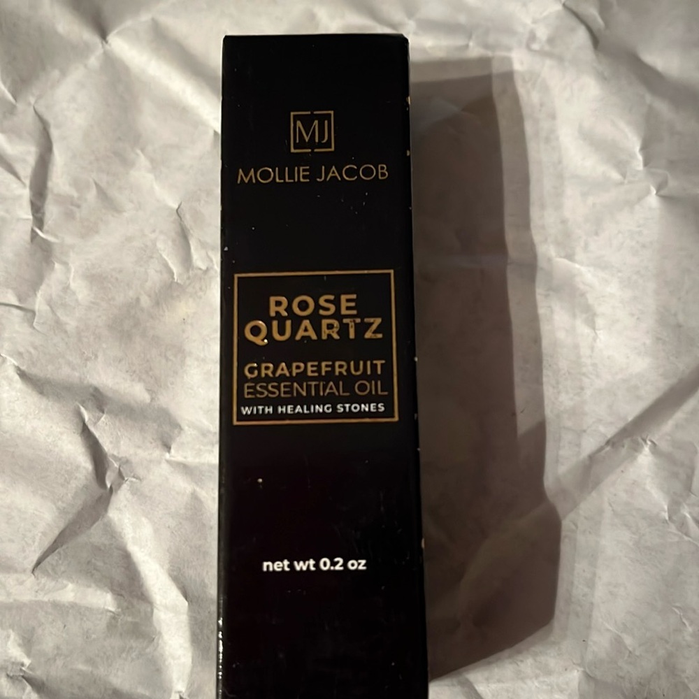 ❤️‍🔥BOGO free (equal or lesser value). NWT-Rose Quartz Grapefruit essential oil